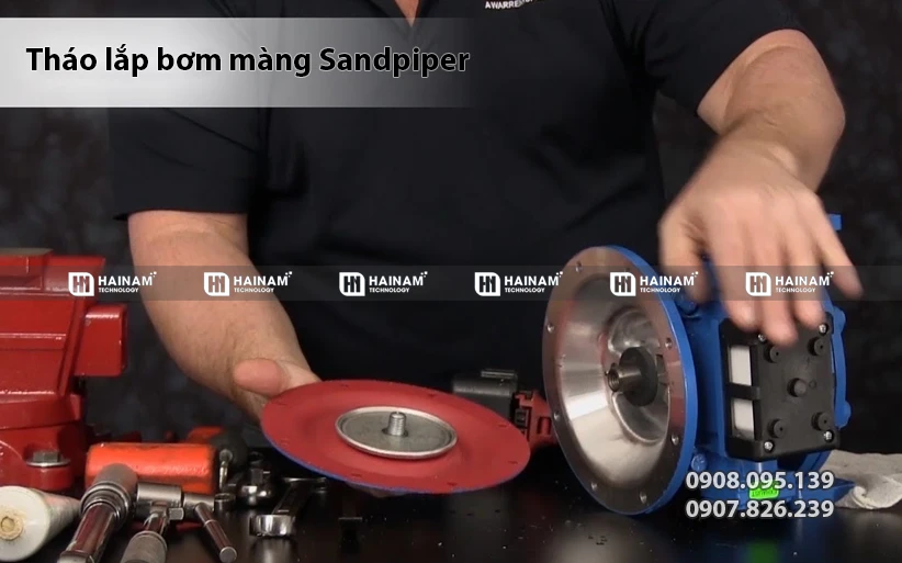 Tháo lắp máy bơm màng Sandpiper