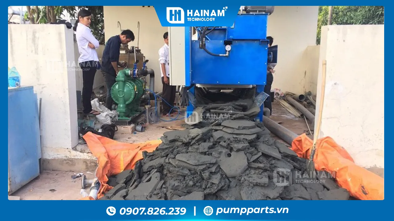 bơm màng khí nén dùng cho máy ép bùn khung bản