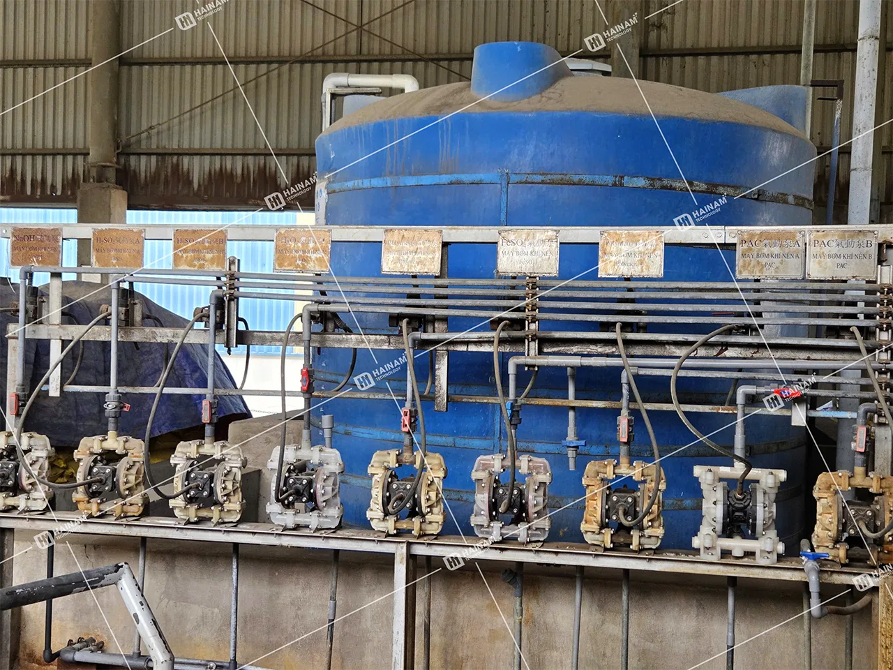 bơm màng sandpiper trong sản xuất gốm sứ
