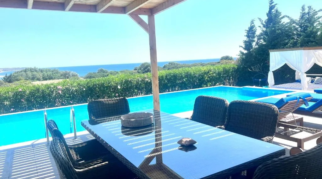 ứng dụng blue white trong hồ bơi