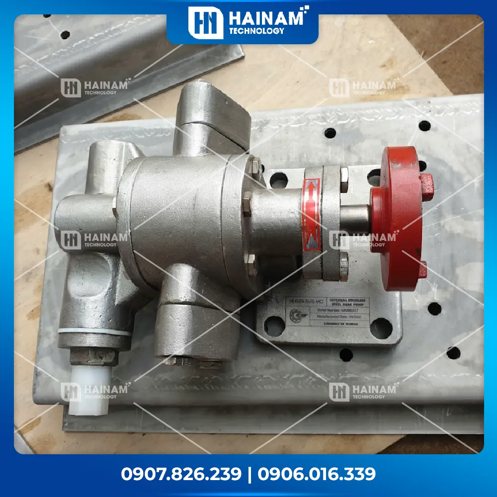 máy bơm bánh răng khớp ngoài