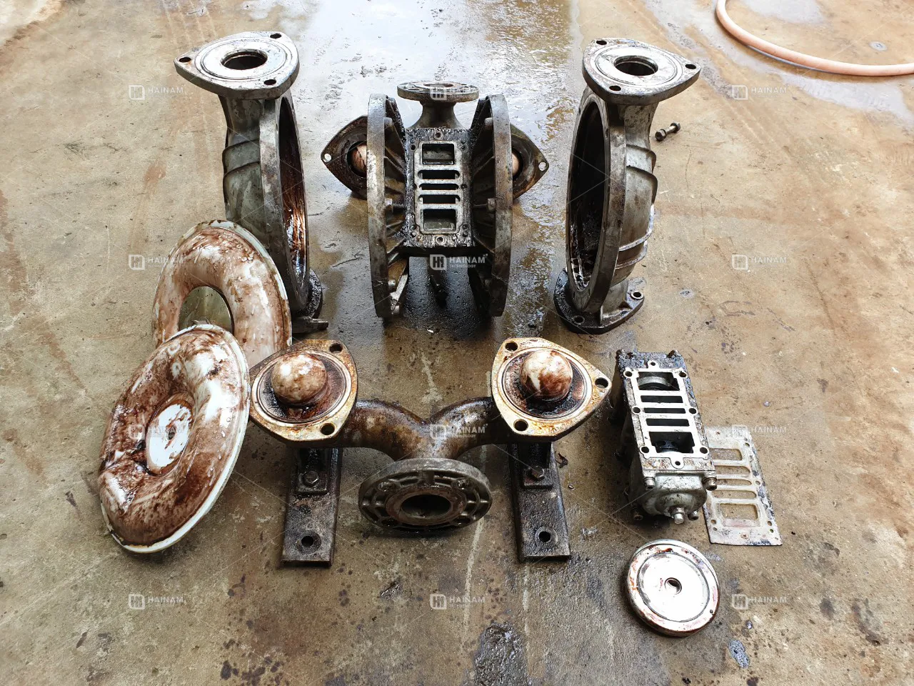 Bơm màng Yamada bị ăn mòn và tháo rời phụ tùng cần bảo trì thay thế